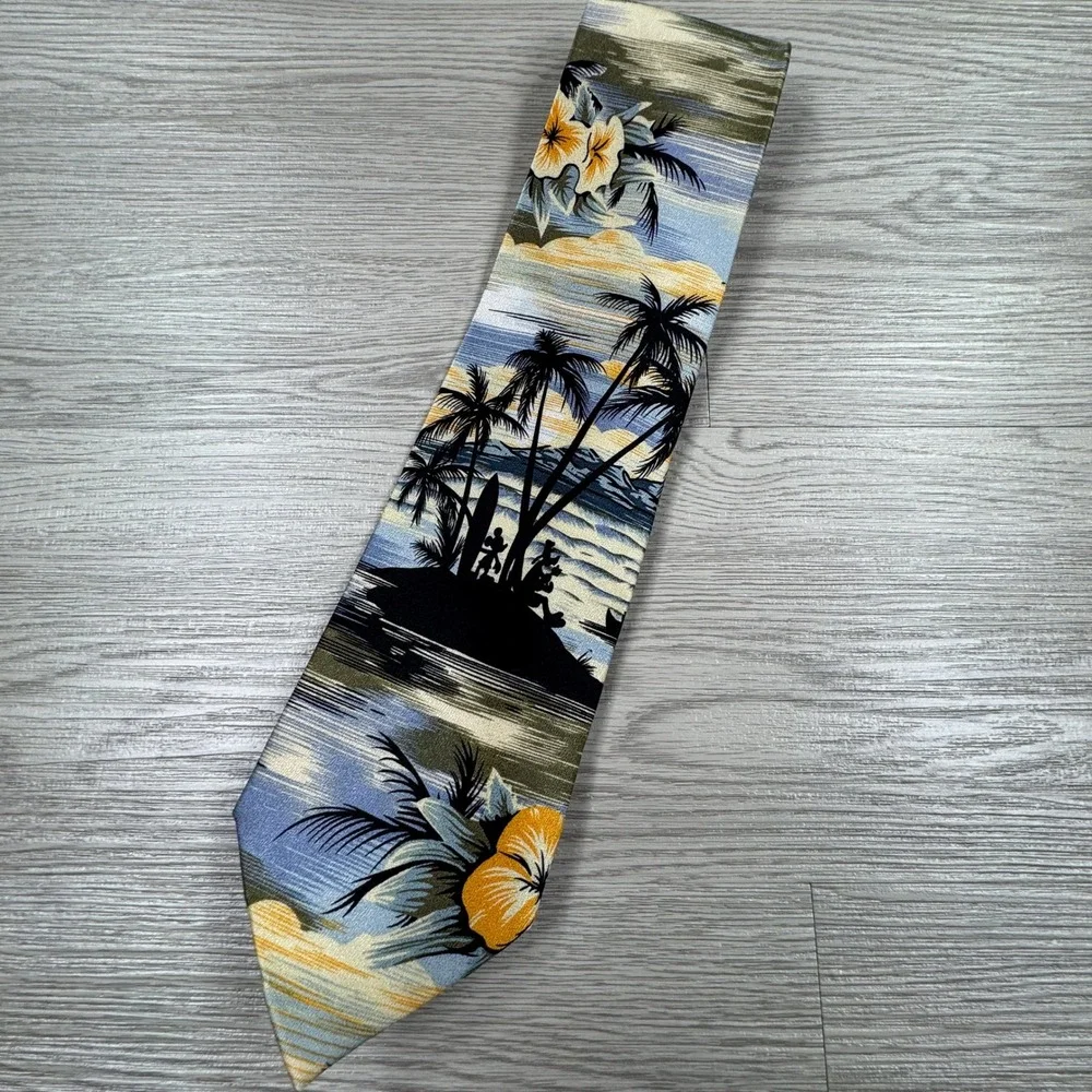 Walt Disney World Mens Tie Mickey Mouse Tropical Island Beach Blue Silk One Size